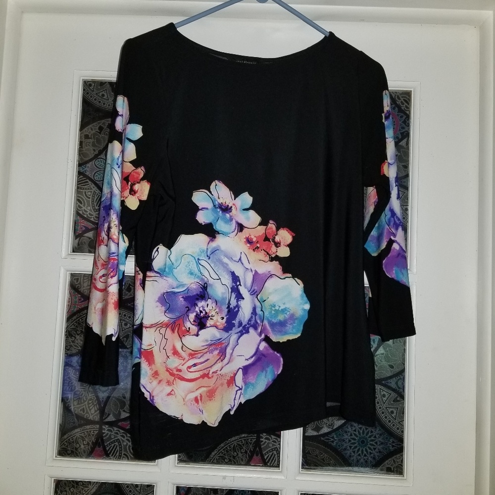 Blouse with three quarter sleeves